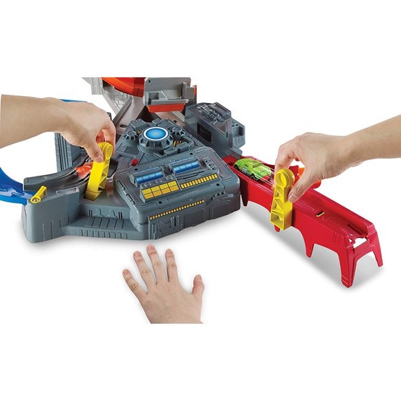 Hot Wheels Spin Storm Trackset - Picture 13 of 16